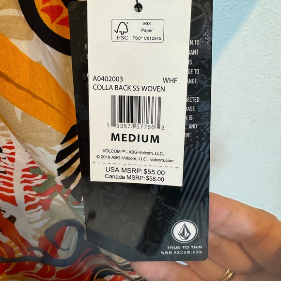 Men’s short sleeve, Volcom shirt, size medium - Picture 3 of 5